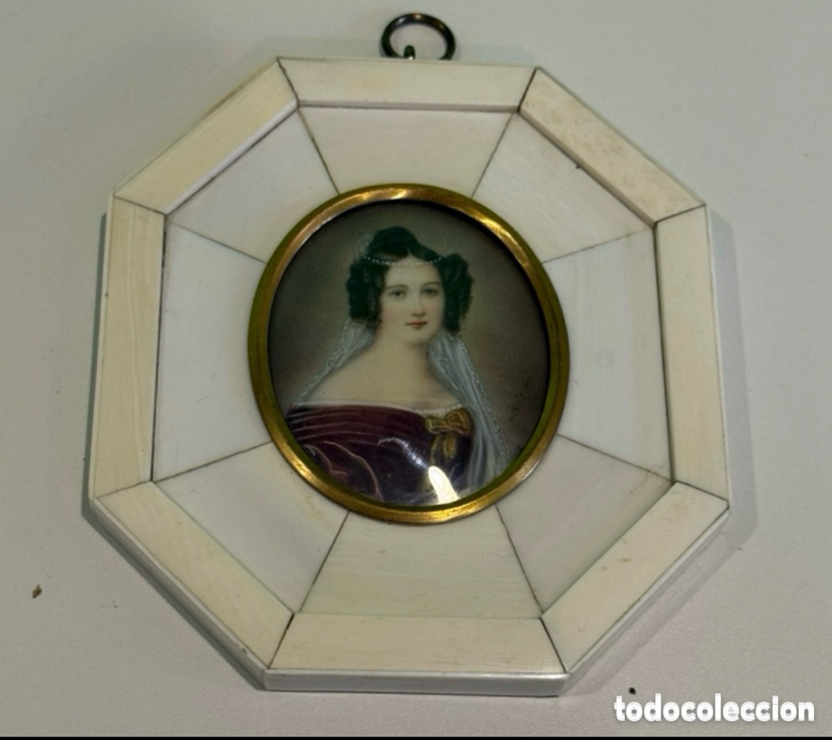 Arte: &Oacute;leo en miniatura sobre marfil firmado - Retrato femenino S. XIX - Marco de marfil - Bajo cristal