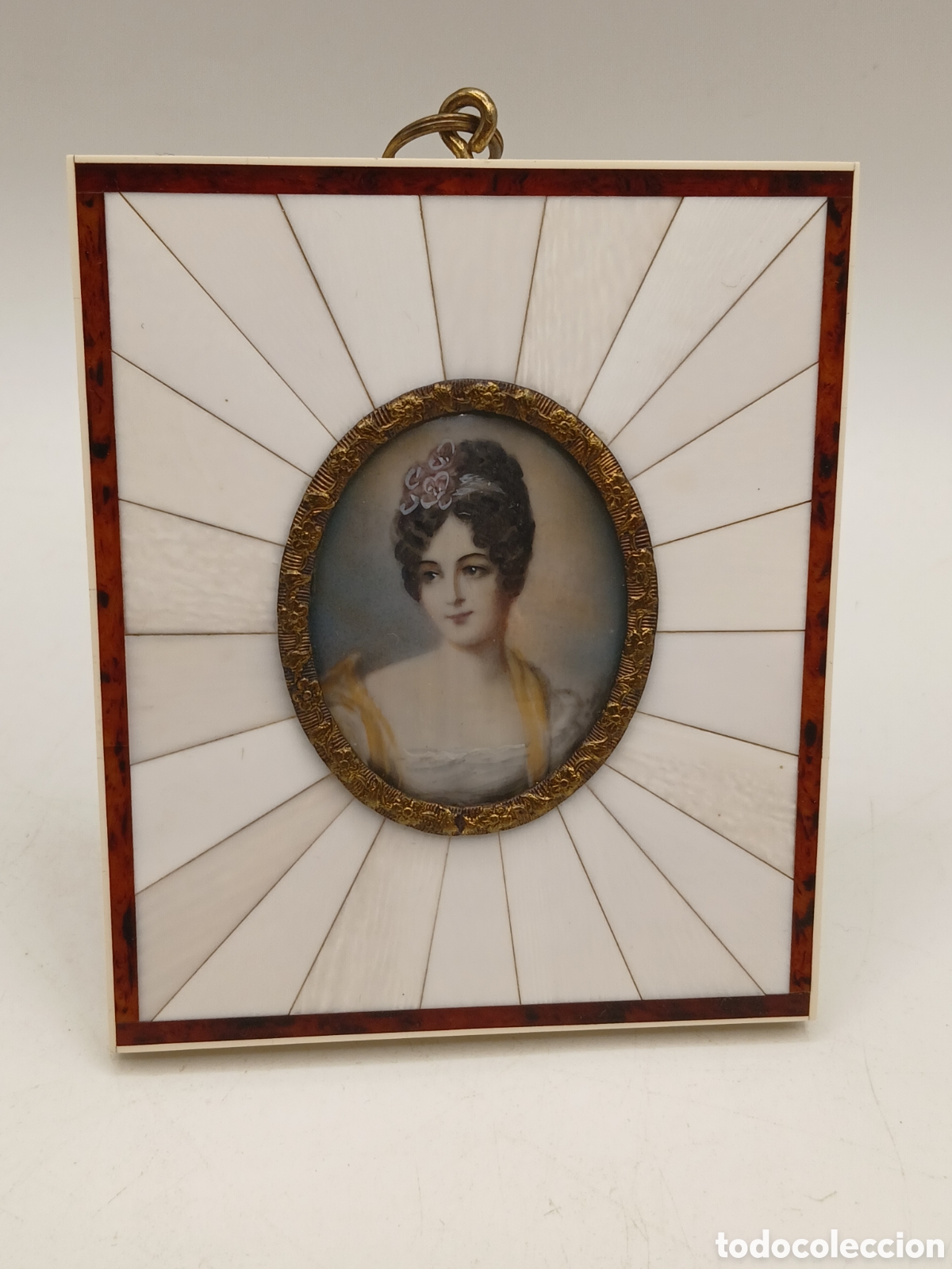 Arte: Miniatura. Retrato dama. &Oacute;leo sobre marfil cristal de protecci&oacute;n convexo. Francia, siglo XIX