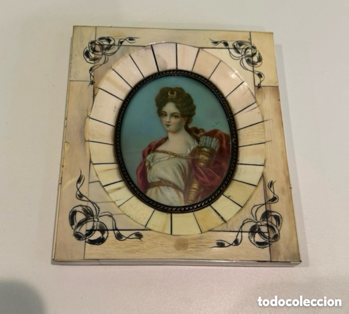 Arte: &Oacute;leo en miniatura sobre marfil firmado - Retrato femenino S. XIX - Marco de marfil - Bajo cristal
