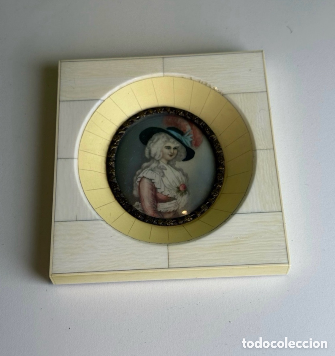 Arte: &Oacute;leo en miniatura sobre marfil - Retrato femenino S. XIX - Marco de marfil - Bajo cristal