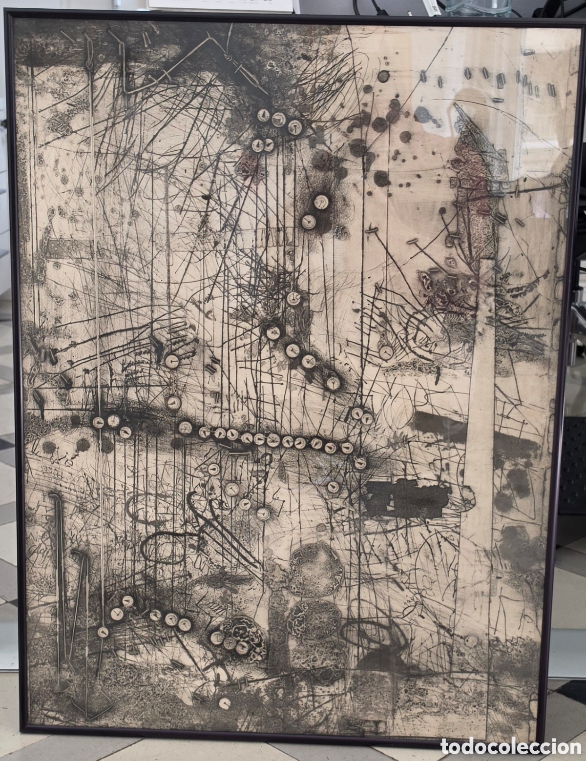 Art: Antoni CLAV&Eacute; - T&eacute;cnica mixta sobre hoja cart&oacute;n/papel grueso - tinta y perforaciones.