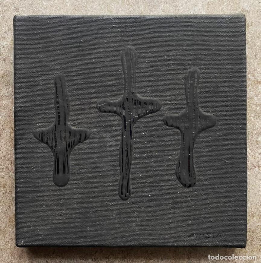 Arte: Enric Ansesa, cruces negras, t&eacute;cnica mixta sobre tela, firmada. 15,5x15,5cm