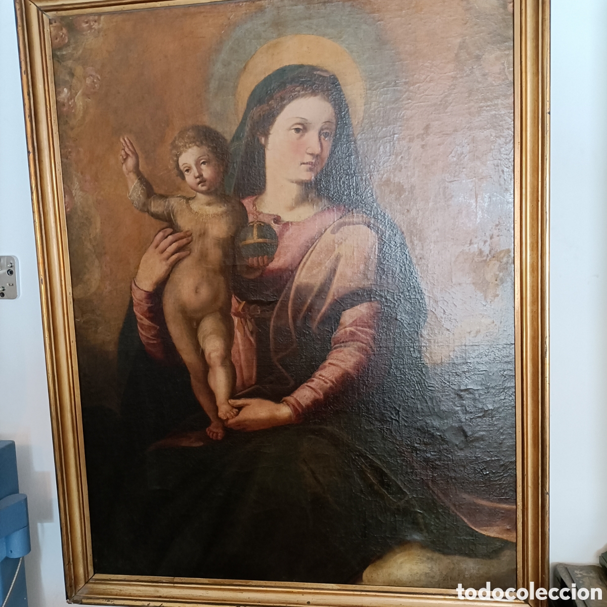 Arte: Oleo sobre lienzo de la Virgen con ni&ntilde;o con el orbe en la mano.