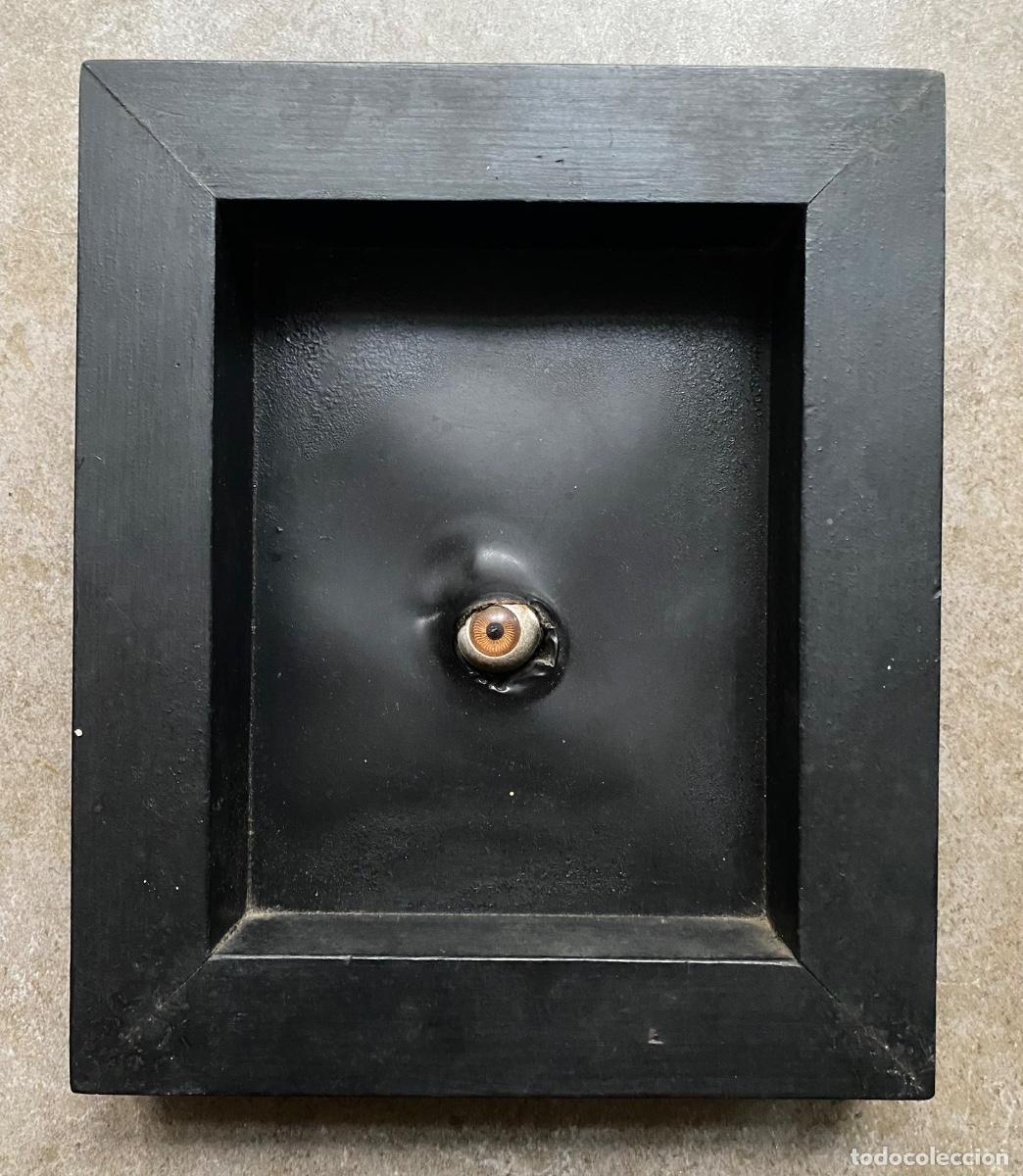 Arte: Frederic Amat, ojo, 1990&rsquo;s, poema objeto, firmado en el reverso.
