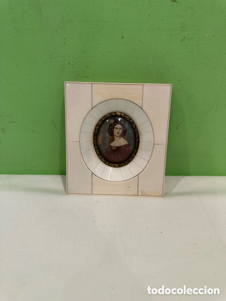 Arte: &Oacute;leo en miniatura sobre marfil firmado - Retrato femenino S. XIX - Marco de marfil Bajo cristal