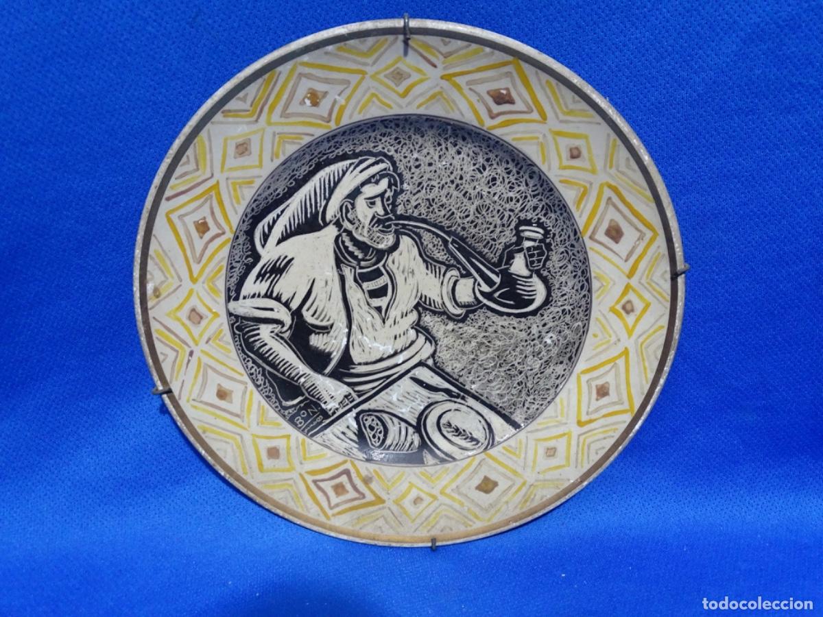 Arte: PLATO PINTADO A MANO BON (ROM&Agrave; BONET SINTES). PORCELANA CHINA VIGO.