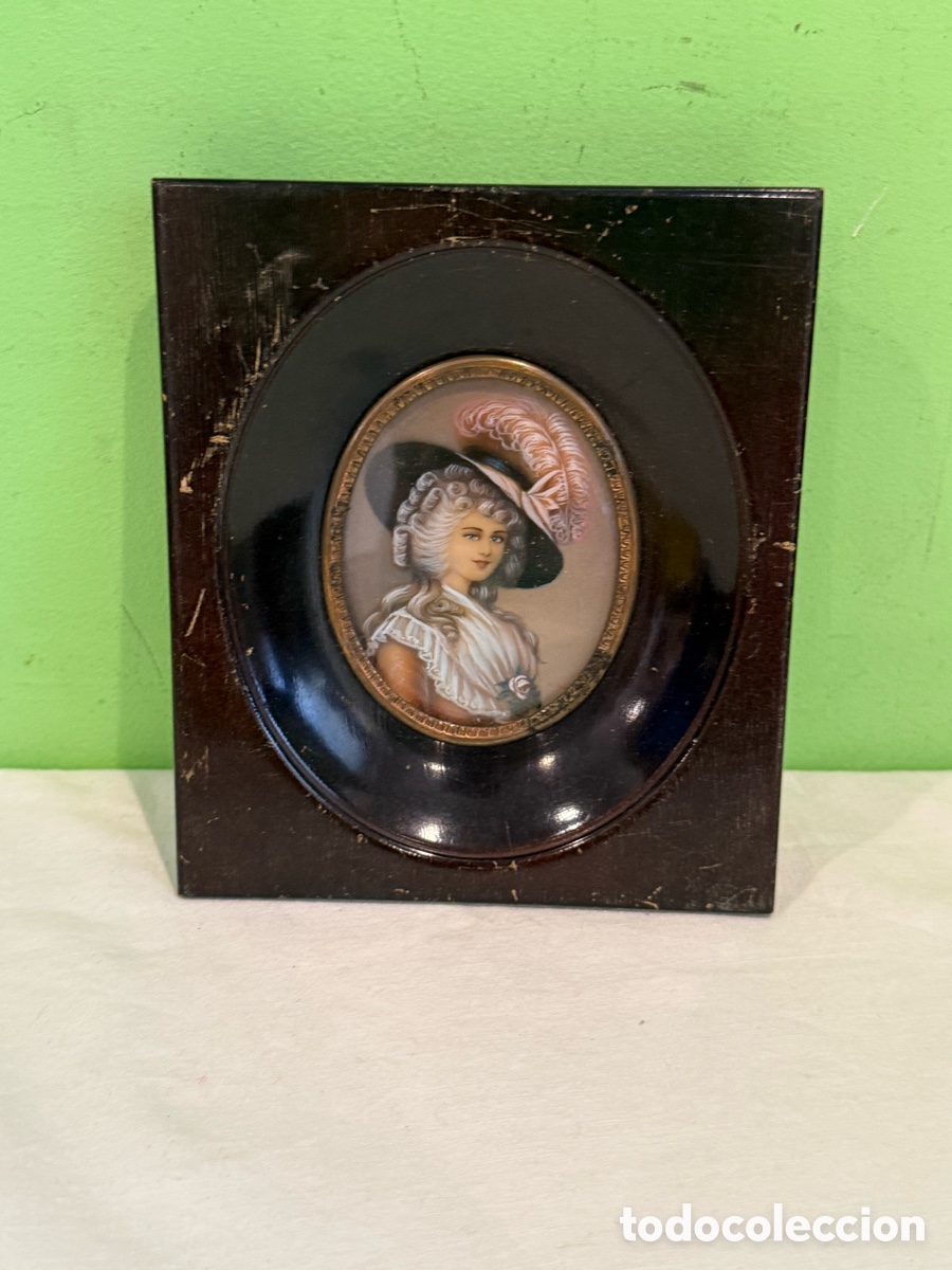 Arte: Miniatura retrato de dama francesa siglo XIX pintura sobre marfil marco de madera &eacute;poca