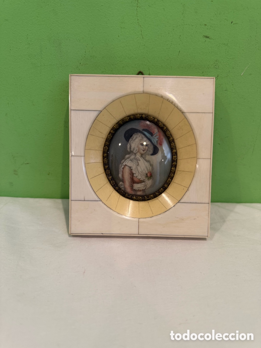 Arte: Miniatura retrato de dama francesa pintura sobre marfil marco de hueso &eacute;poca