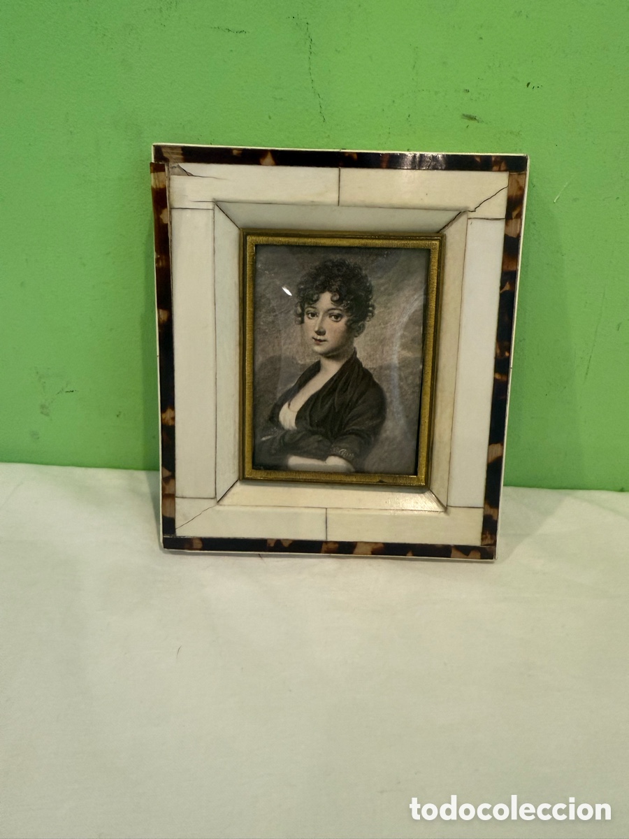 Arte: Miniatura retrato femenino franc&eacute;s pintura sobre marfil marco de hueso y carey &eacute;poca SXIX