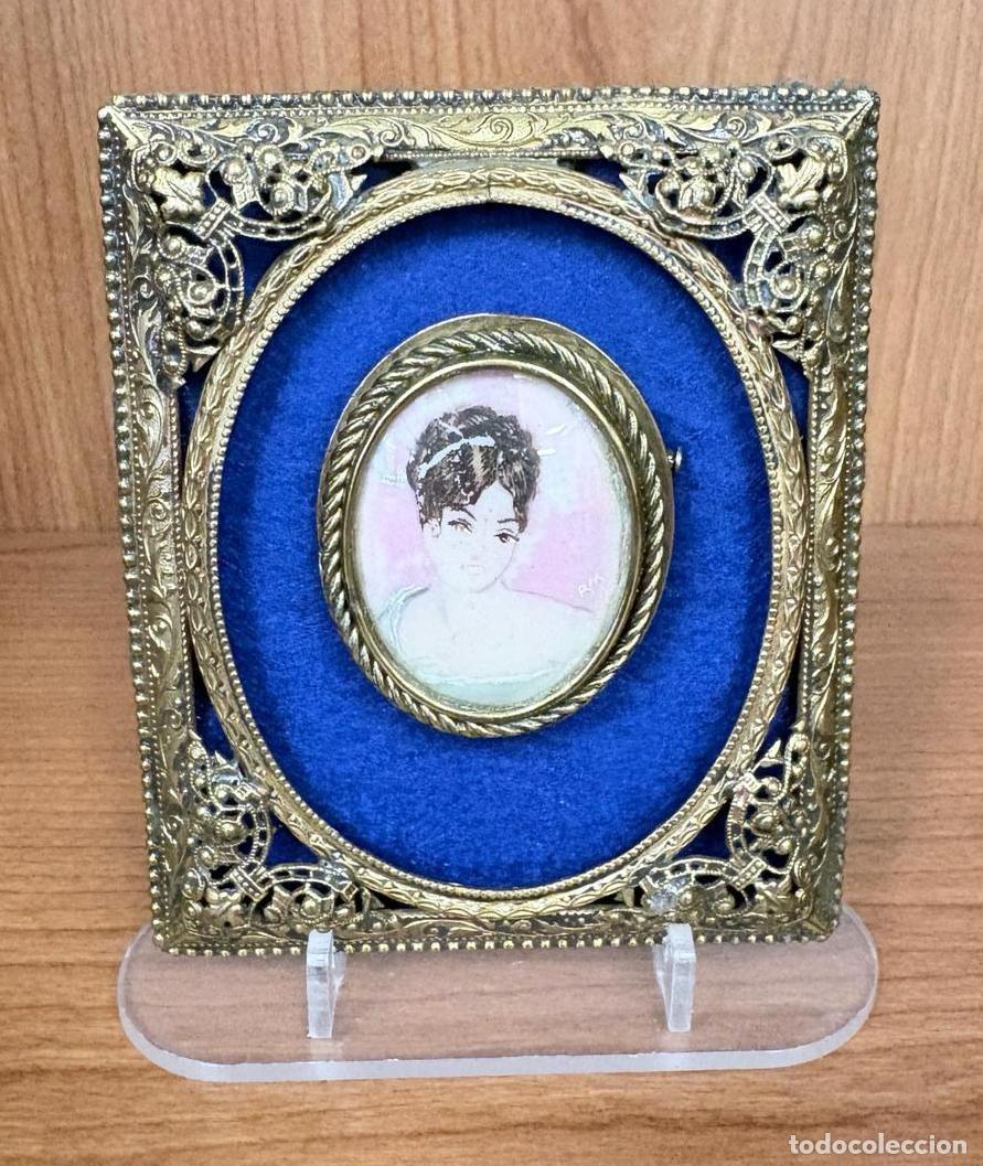 Arte: MINIATURA FEMENINA AL GOUACHE EN MARCO DE FILIGRANA DORADA. PRIMERA MITAD DEL SIGLO XX