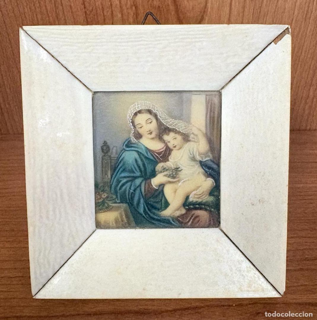 Arte: PEQUE&Ntilde;A MINIATURA DEVOCIONAL AL GOUACHE DE LA VIRGEN CON EL NI&Ntilde;O. MEDIADOS DEL SIGLO XX