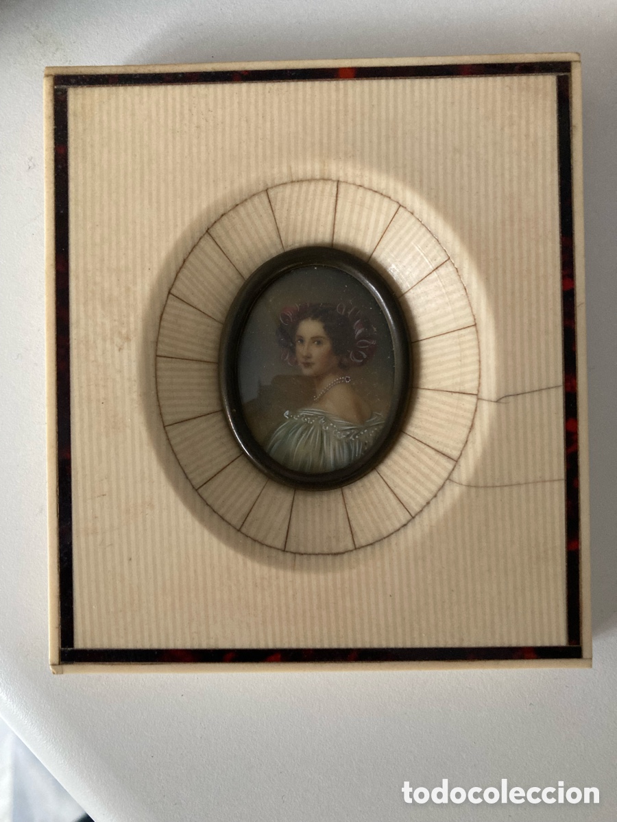 Arte: Retrato miniatura de joven dama pintado sobre marfil.