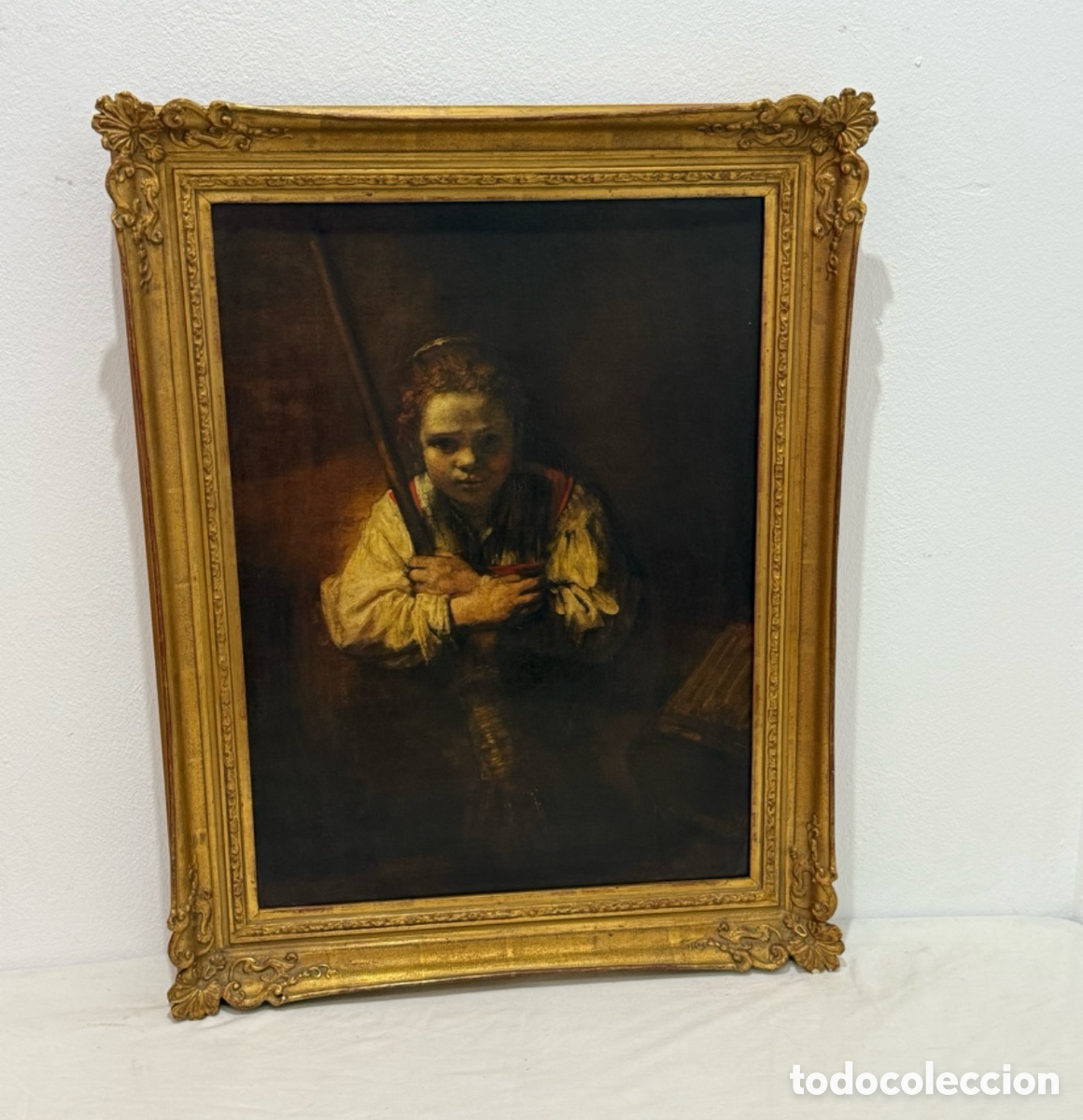 Arte: Antiguo &oacute;leo sobre tabla ni&ntilde;a con escoba escuela europea gran marco dorado SXIX .
