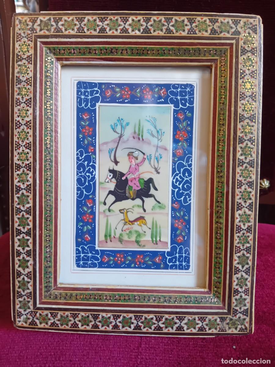 Arte: Miniatura Persa pintada sobre l&aacute;mina de hueso y paspart&uacute; en papel pintado