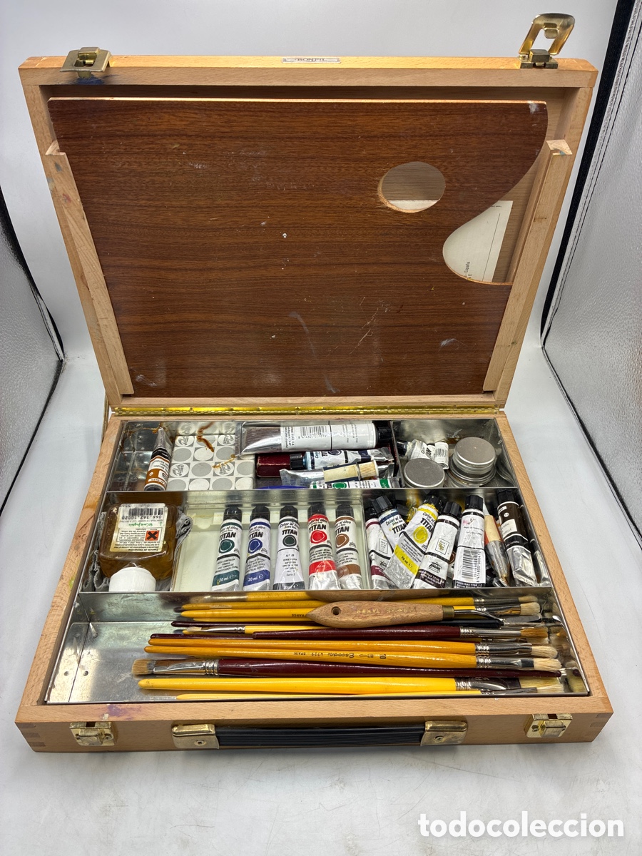 Arte: Estuche de madera con pinturas al &oacute;leo.
