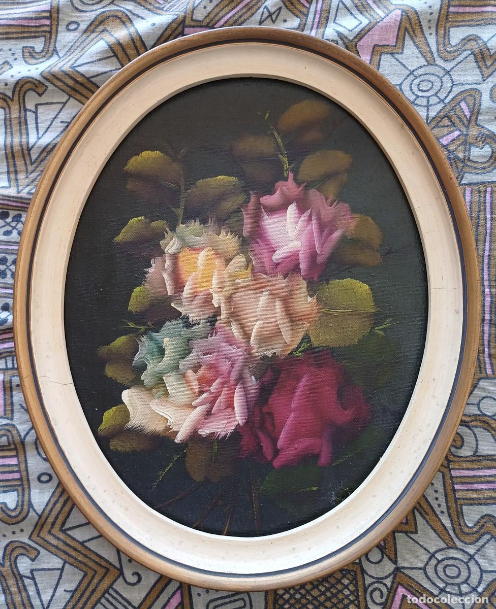 Arte: Lote de dos cuadros ovalados. &Oacute;leo sobre tablex con motivo de rosas.