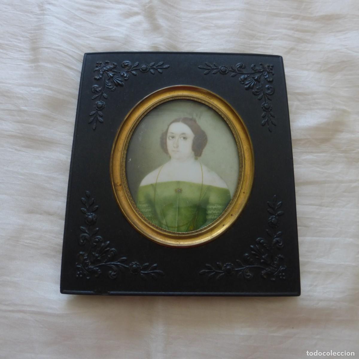 Arte: ANTIGUA MINIATURA RETRATO FEMENINO MUJER ISABELINO CON JOYAS BROCHE MICRO MOSAICO FIRMADA S. XIX