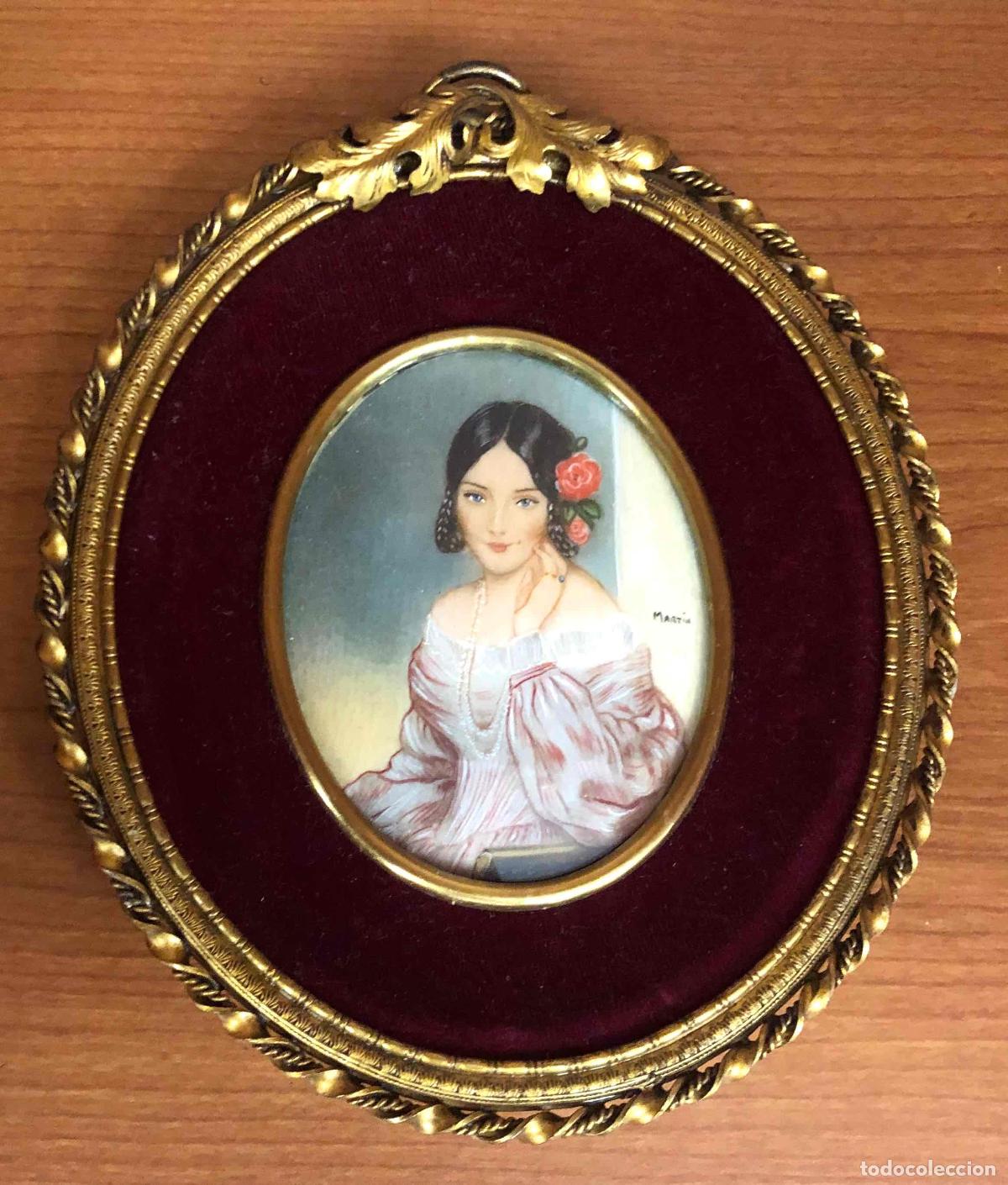 Arte: RETRATO FEMENINO EN MINIATURA AL GOUACHE SOBRE PORCELANA O MARFILINA. INICIOS S. XX. FIRMADO MARTIN