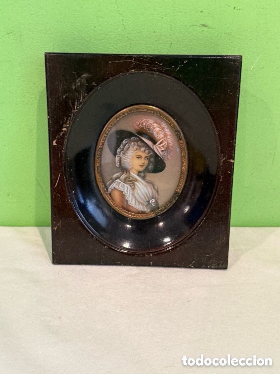 Arte: Miniatura retrato de dama francesa siglo XIX pintura sobre marfil marco de madera &eacute;poca
