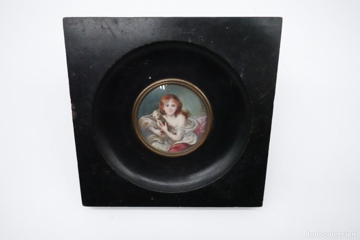 Kunst: PRECIOSO RETRATO MINIATURA ANTIGUA DE JOVEN CON CACHORRO EN MARCO MADERA