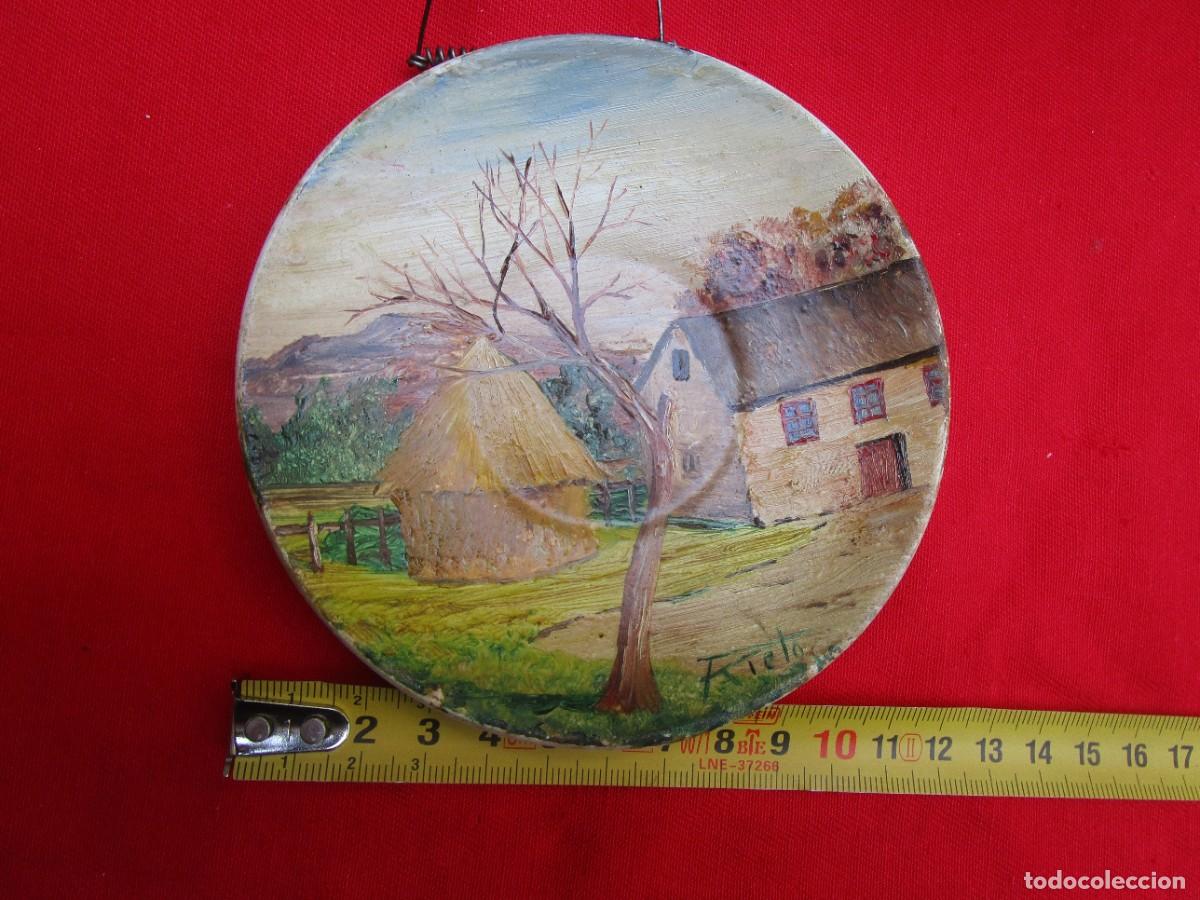 Arte: Oleo firmado RIELO, Gonzalo P&eacute;rez - peque&ntilde;o paisaje gallega sobre plato de cer&aacute;mica 11,5cm, 1960?. +