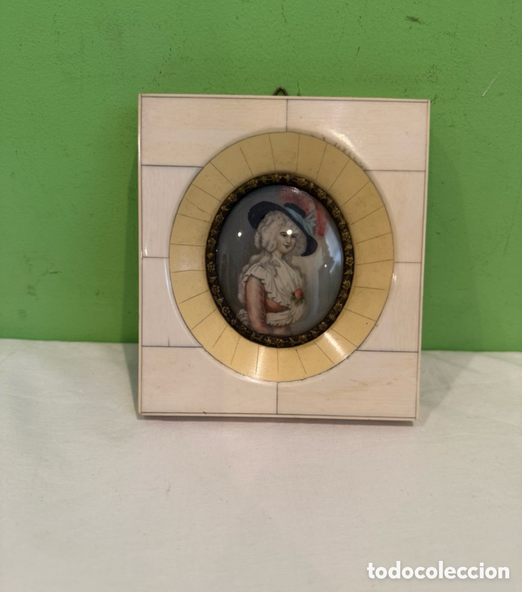 Arte: Miniatura retrato de dama francesa pintura sobre marfil marco de hueso &eacute;poca