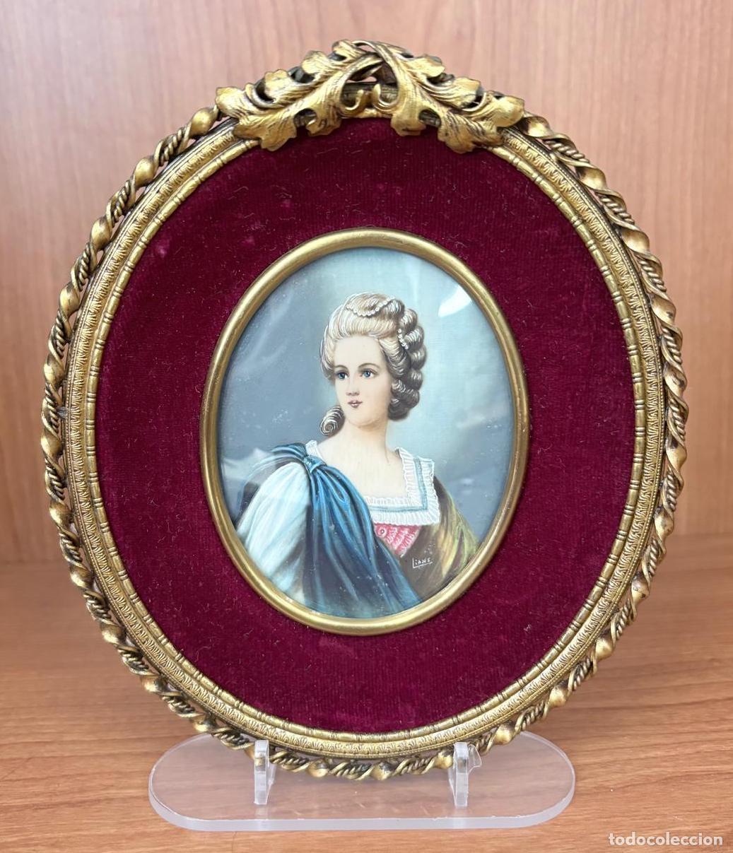Arte: MINIATURA FEMENINA EN GOUCHE EN MARCO OVAL DE BRONCE DORADO Y TERCIOPELO, C. 1900