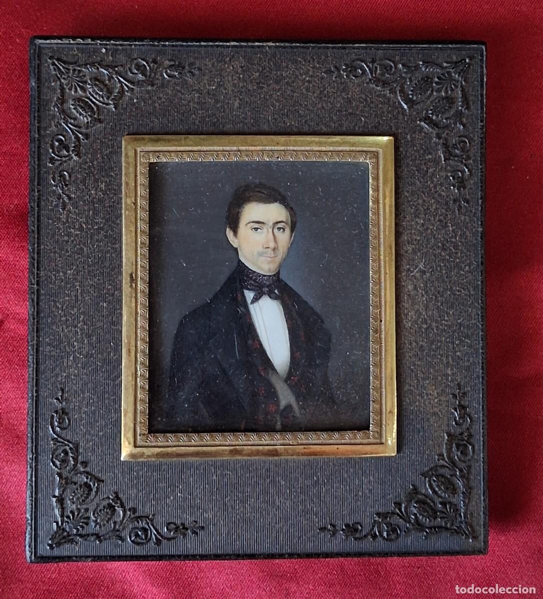 Arte: Escuela espa&ntilde;ola ppS.XIX Retrato de caballero miniatura oleo sobre marfil