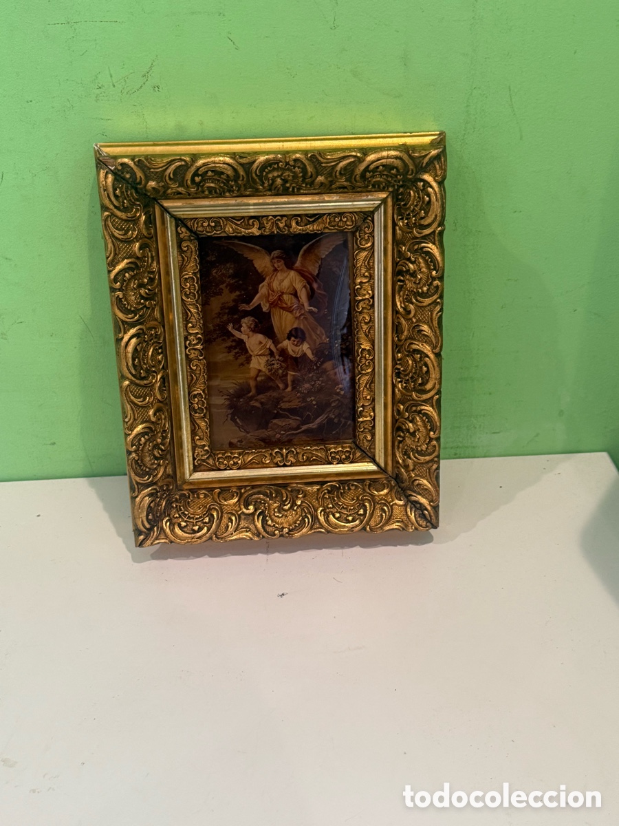 Arte: Pintura sobre cristal alegor&iacute;a con &aacute;ngel y ni&ntilde;os, marco tallado dorado, principios siglo XX