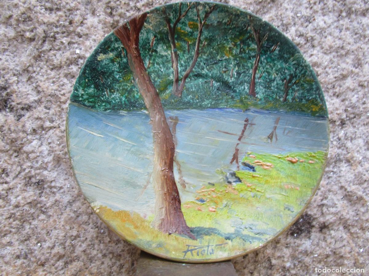 Arte: Oleo firmado RIELO, Gonzalo P&eacute;rez - PAISAJE RIO sobre plato de cer&aacute;mica inglesa 17cm, 1960?. GALICIA