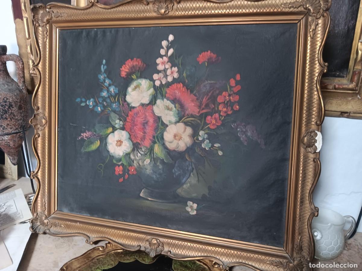 Arte: bodeg&oacute;n floral de estilo cl&aacute;sico, pintado al &oacute;leo sobre lienzo. La obra muestra un colorido ramo de