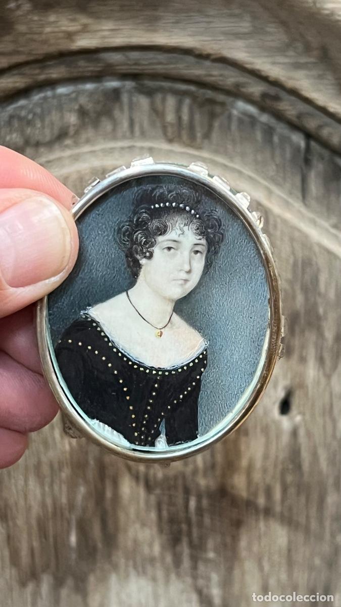 Arte: Miniatura de joven chica mitad peinado &eacute;poca escote gargantilla s XIX no firma 5,5cms