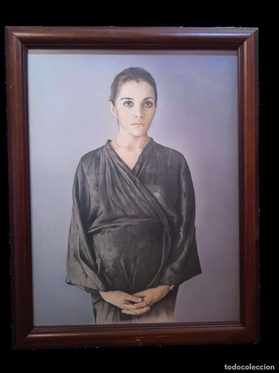 Arte: Mujer con kimono. Pastel. Hiperrealista.