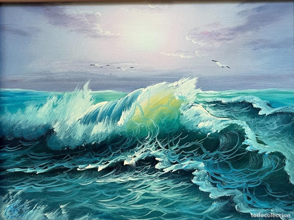 Art: Paisaje marino con olas rompiendo cerca de la costa, espuma blanca y varias aves sobre el horizonte