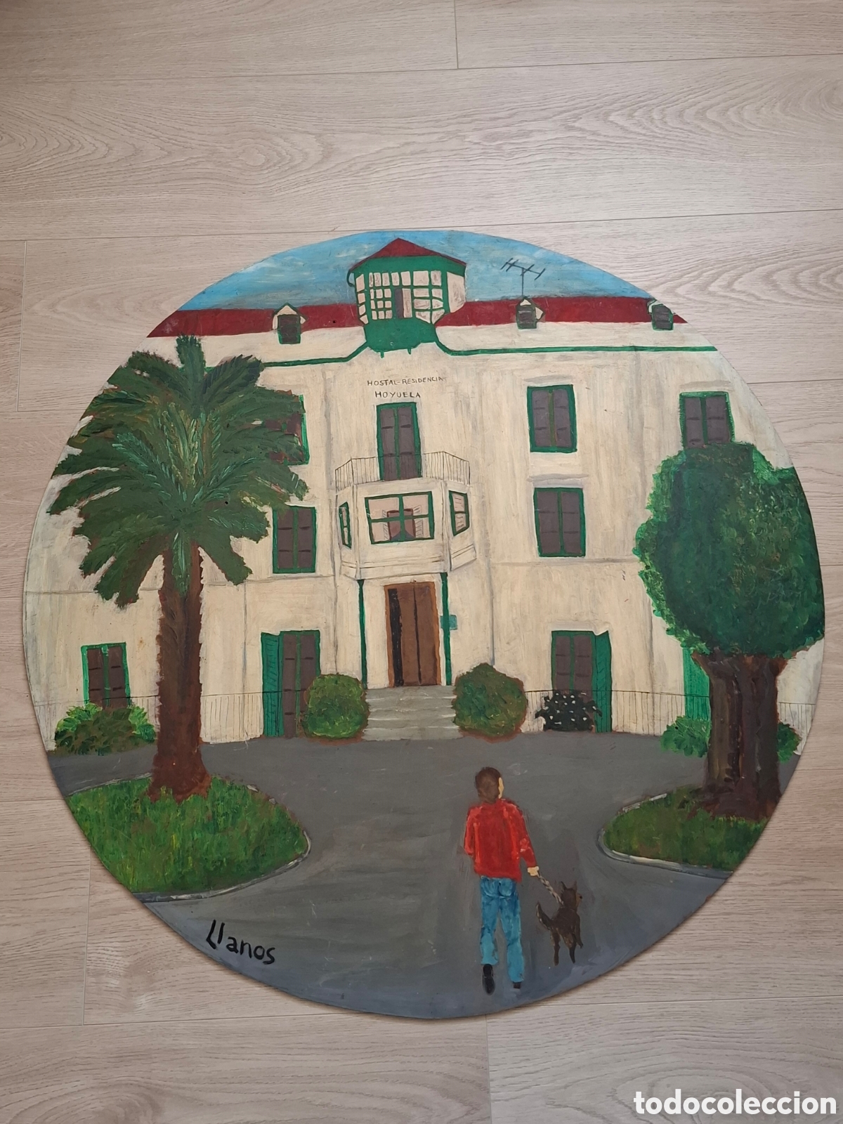 Arte: Acr&iacute;licos sobre tabla redonda firma Llanos, estilo naif, hotel Hoyuela Santander, Sardinero 77 cm.