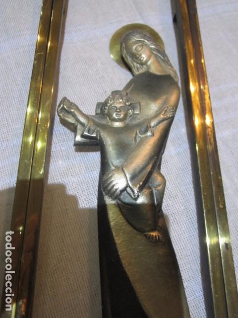 Arte: Cuadro V&iacute;rgen sobre tr&iacute;ptico marco de bronce. 26 x 54 cms. - Foto 3