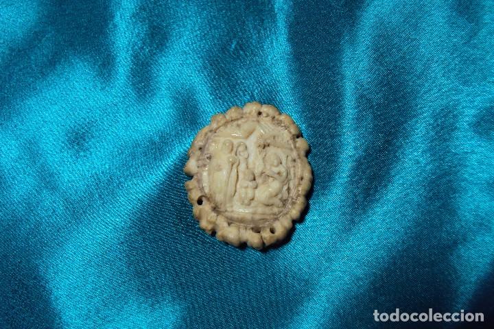 Arte: Nacimiento tallado en roseta de cuerna de ciervo - Foto 1