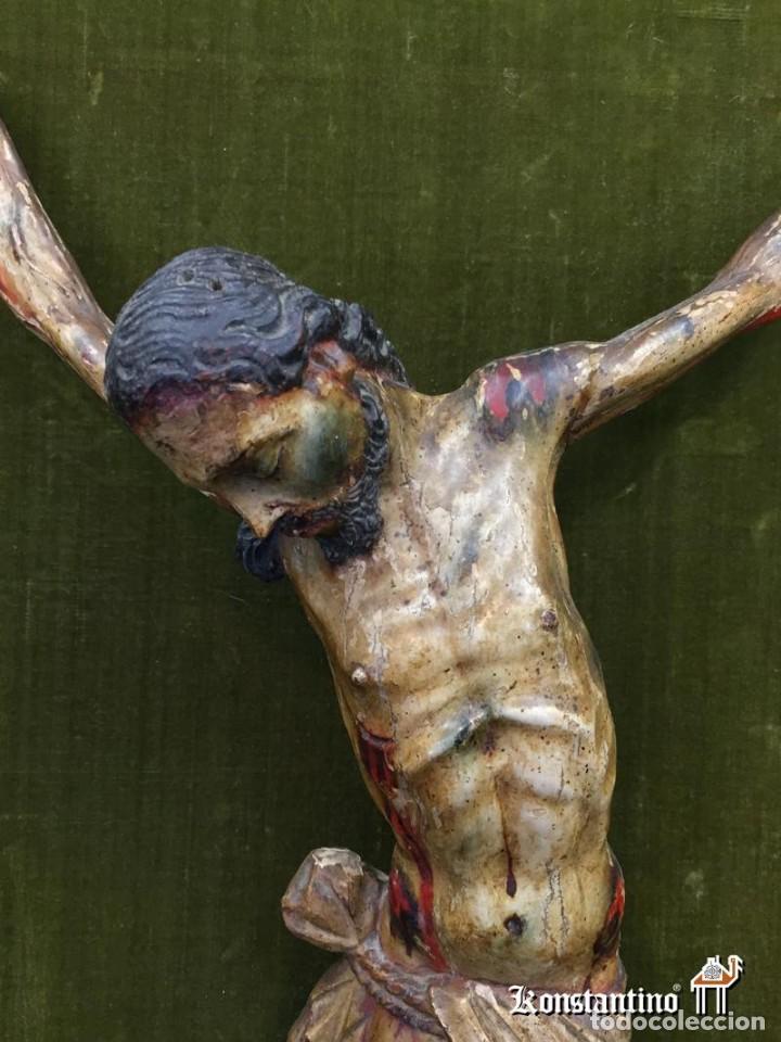 Arte: Cristo en madera sobre retablo - Foto 2