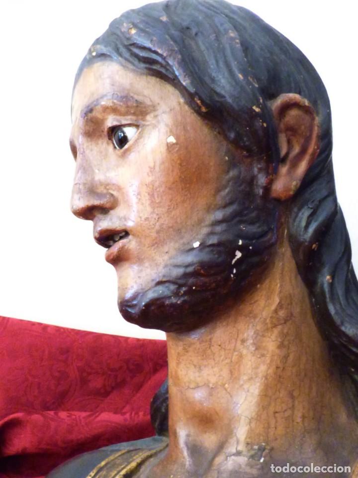 Arte: EL AP&Oacute;STOL JUAN. EN MADERA TALLADA Y ESTUCADA, OJOS DE CRISTAL. S. XVII - XVIII
