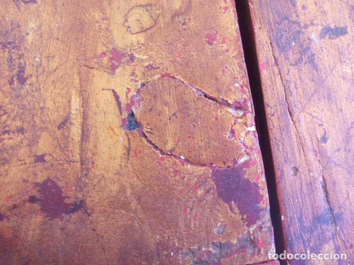 Arte: Antiguo tr&iacute;ptico de madera tallada, dorada y policromada. - Foto 5
