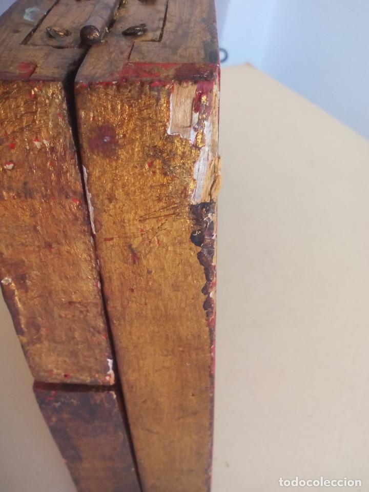 Arte: Antiguo tr&iacute;ptico de madera tallada, dorada y policromada. - Foto 10