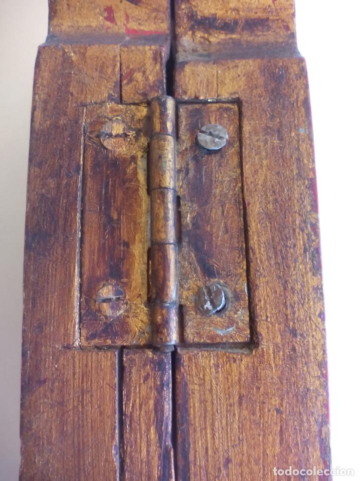 Arte: Antiguo tr&iacute;ptico de madera tallada, dorada y policromada. - Foto 13