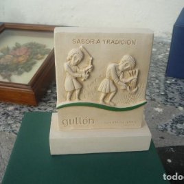 ESCULTURA EN PIEDRA DE LA FÁBRICA GULLÓN,CAMPESINOS SEGANDO.