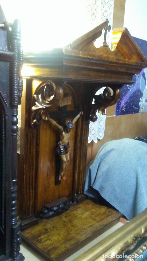 Arte: CRISTO CRUCIFICADO EN CAPILLA DE MADERA - Foto 1