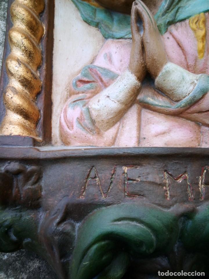 Arte: cuadro religioso de virgen en escayola - Foto 4
