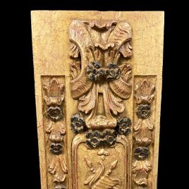 Antigua tabla, adorno con motivos vegetales. Dorado y policromado. 173x55cm. Maravillosa