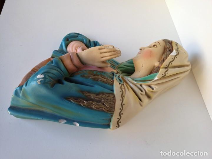 Arte: Virgen de escayola para colgar - Foto 3