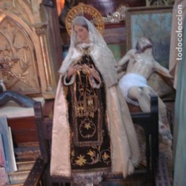 Extraordinaria Virgen del Carmen cap i pota sXIX con vestidos bordados y escapulario con doble peana