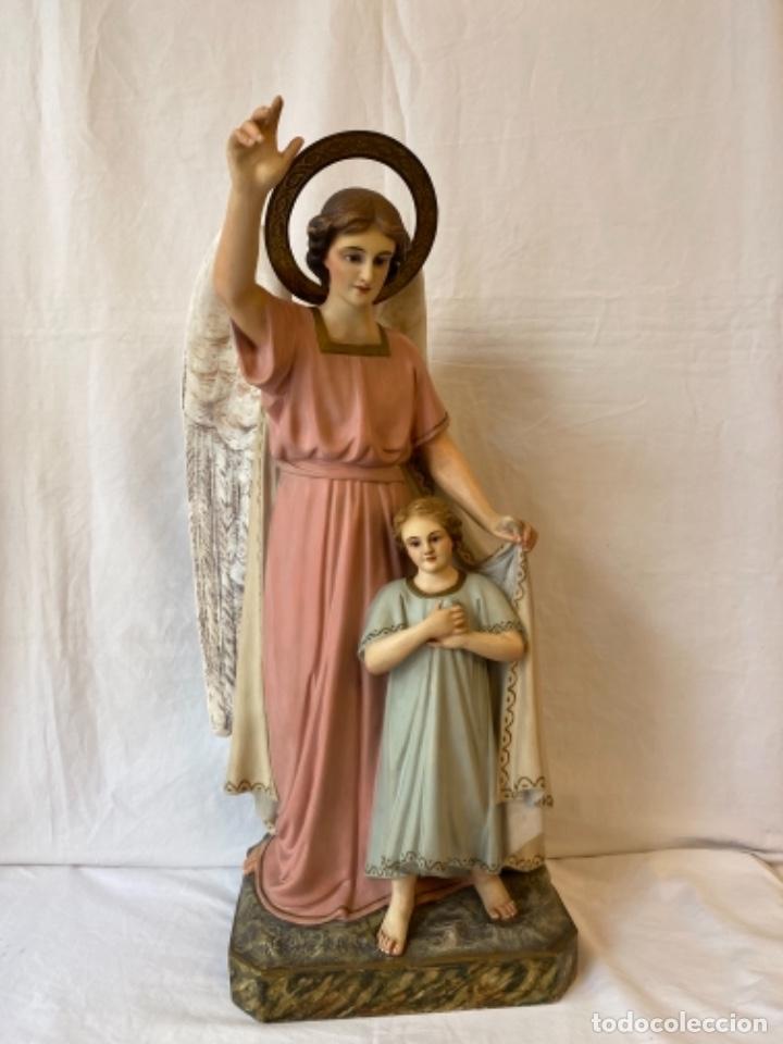 Arte: GRAN ÁNGEL DE LA GUARDA ANTIGUO, EN ESTUCO TIPO OLOT. 56 CM.. Lote 246469770