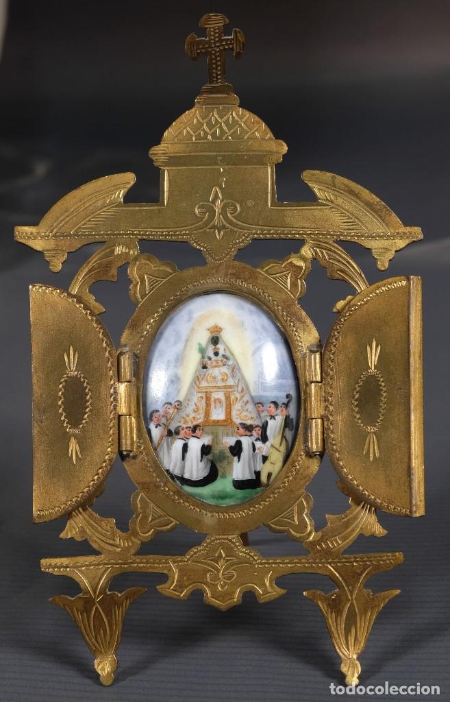 Kunst: Triptico con placa en porcelana esmaltada La Moreneta siglo XX